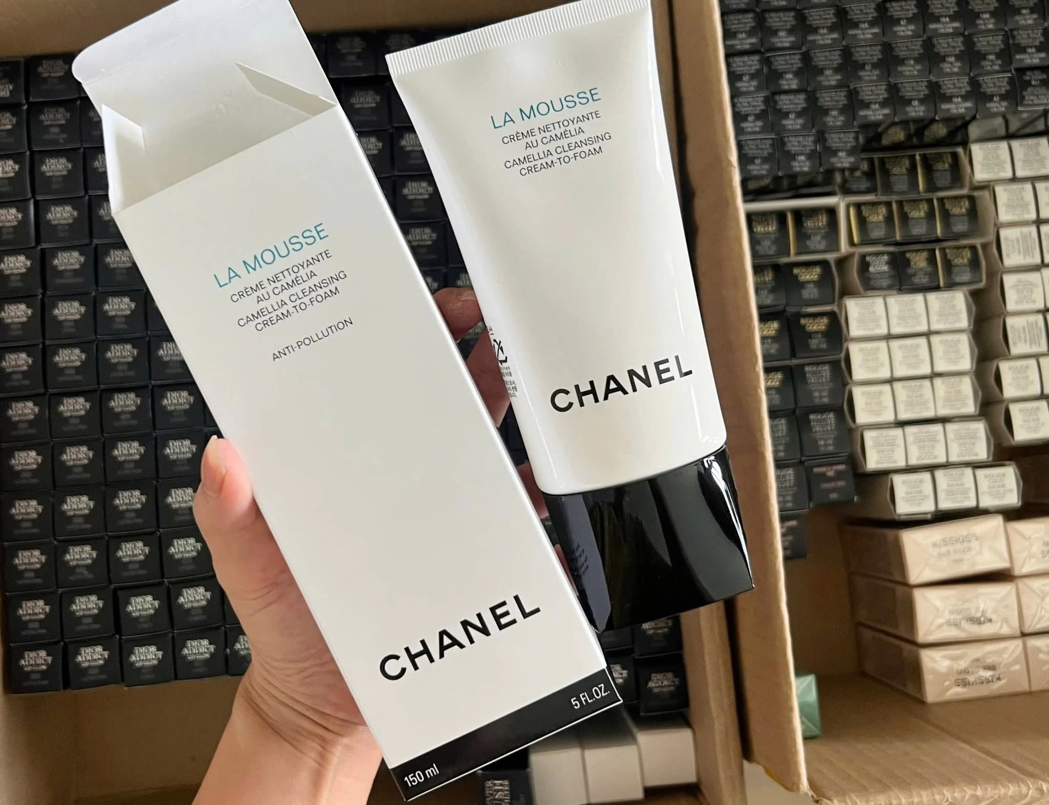 Sữa Rửa Mặt Tạo Bọt CHANEL LA MOUSSE Anti-Pollution Cleansing Cream-To-Foam (150ml) Sữa Rửa Mặt Tạo Bọt CHANEL LA MOUSSE Anti-Pollution Cleansing Cream-To-Foam (150ml) - Ảnh 3