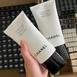 Sữa Rửa Mặt Tạo Bọt CHANEL LA MOUSSE Anti-Pollution Cleansing Cream-To-Foam (150ml) Sữa Rửa Mặt Tạo Bọt CHANEL LA MOUSSE Anti-Pollution Cleansing Cream-To-Foam (150ml) - Yêu Hàng Ngoại