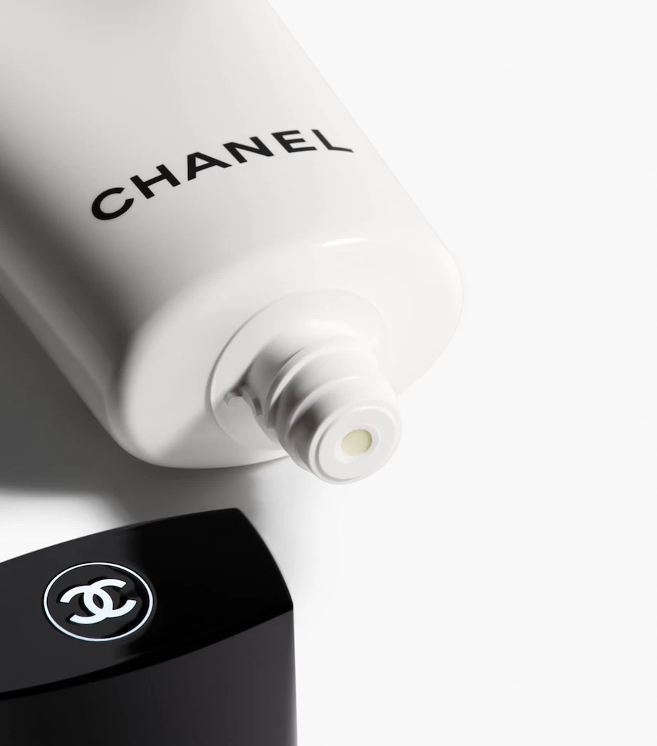 Sữa Rửa Mặt Tạo Bọt CHANEL LA MOUSSE Anti-Pollution Cleansing Cream-To-Foam (150ml) Sữa Rửa Mặt Tạo Bọt CHANEL LA MOUSSE Anti-Pollution Cleansing Cream-To-Foam (150ml) - Yêu Hàng Ngoại