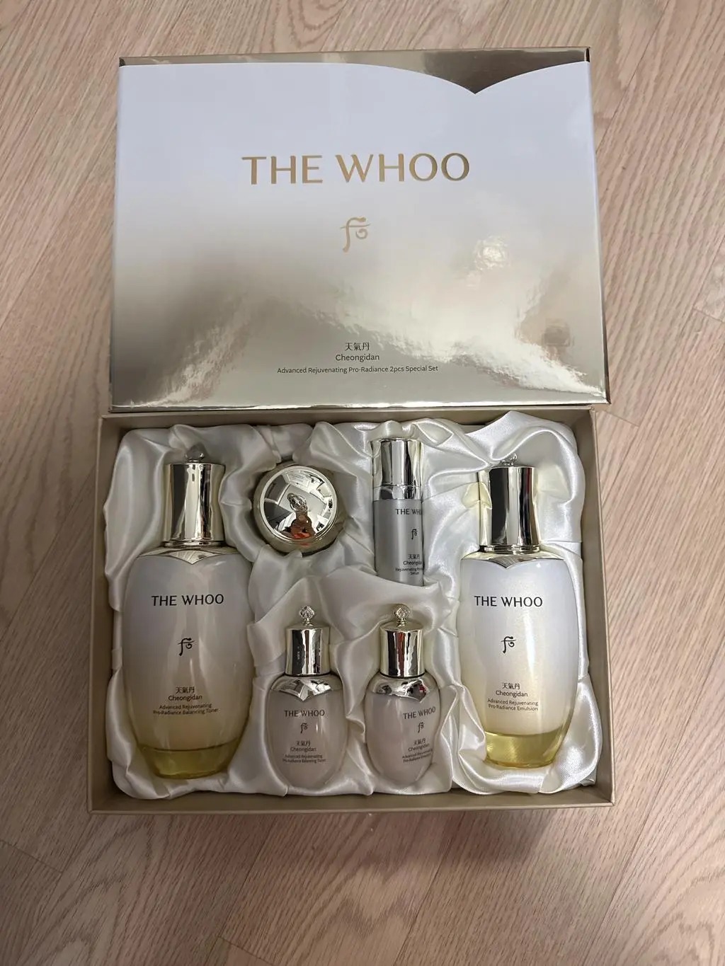 Bộ dưỡng THE WHOO Cheongidan Advanced Rejuvenating Pro-Radiance 2 món kèm mini Bộ dưỡng THE WHOO Cheongidan Advanced Rejuvenating Pro-Radiance 2 món kèm mini - Yêu Hàng Ngoại