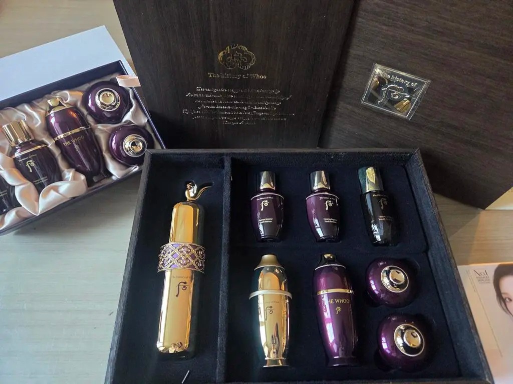 Bộ tinh chất THE WHOO Hwanyu Signature Ampoule 40ml Special Set kèm 7 mini Bộ tinh chất THE WHOO Hwanyu Signature Ampoule 40ml Special Set kèm 7 mini - Yêu Hàng Ngoại