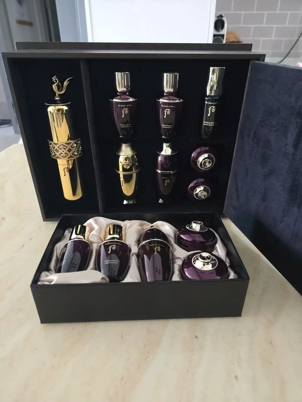 Bộ tinh chất THE WHOO Hwanyu Signature Ampoule 40ml Special Set kèm 7 mini Bộ tinh chất THE WHOO Hwanyu Signature Ampoule 40ml Special Set kèm 7 mini - Yêu Hàng Ngoại