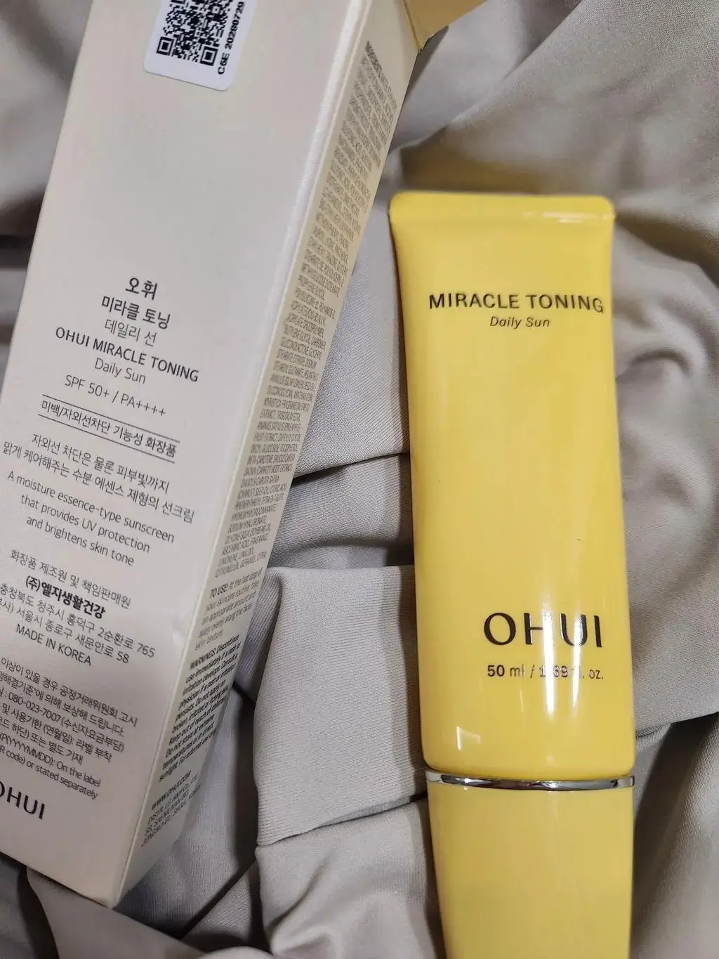 Kem chống nắng OHUI Miracle Toning Daily Sun SPF50+/PA++++ 50ml Kem chống nắng OHUI Miracle Toning Daily Sun SPF50+/PA++++ 50ml - Ảnh 2