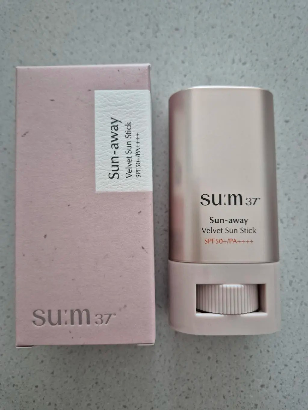 Thỏi chống nắng SU:M37 Sun-Away Velvet Sun Stick 18g SPF50+/PA++++ Thỏi chống nắng SU:M37 Sun-Away Velvet Sun Stick 18g SPF50+/PA++++ - Ảnh 3