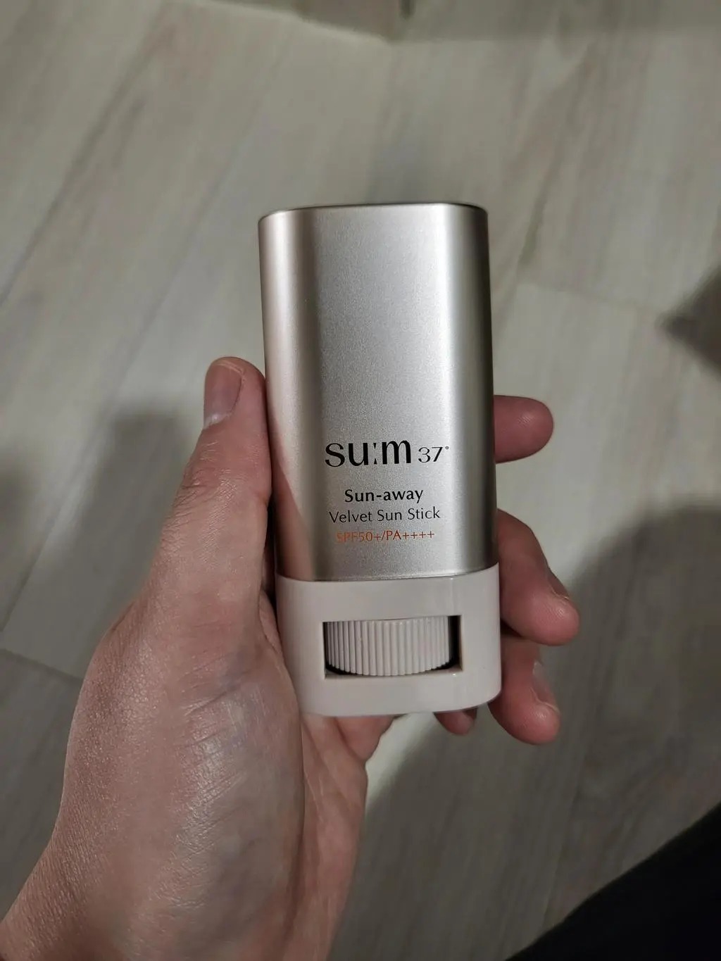 Thỏi chống nắng SU:M37 Sun-Away Velvet Sun Stick 18g SPF50+/PA++++ Thỏi chống nắng SU:M37 Sun-Away Velvet Sun Stick 18g SPF50+/PA++++ - Ảnh 4