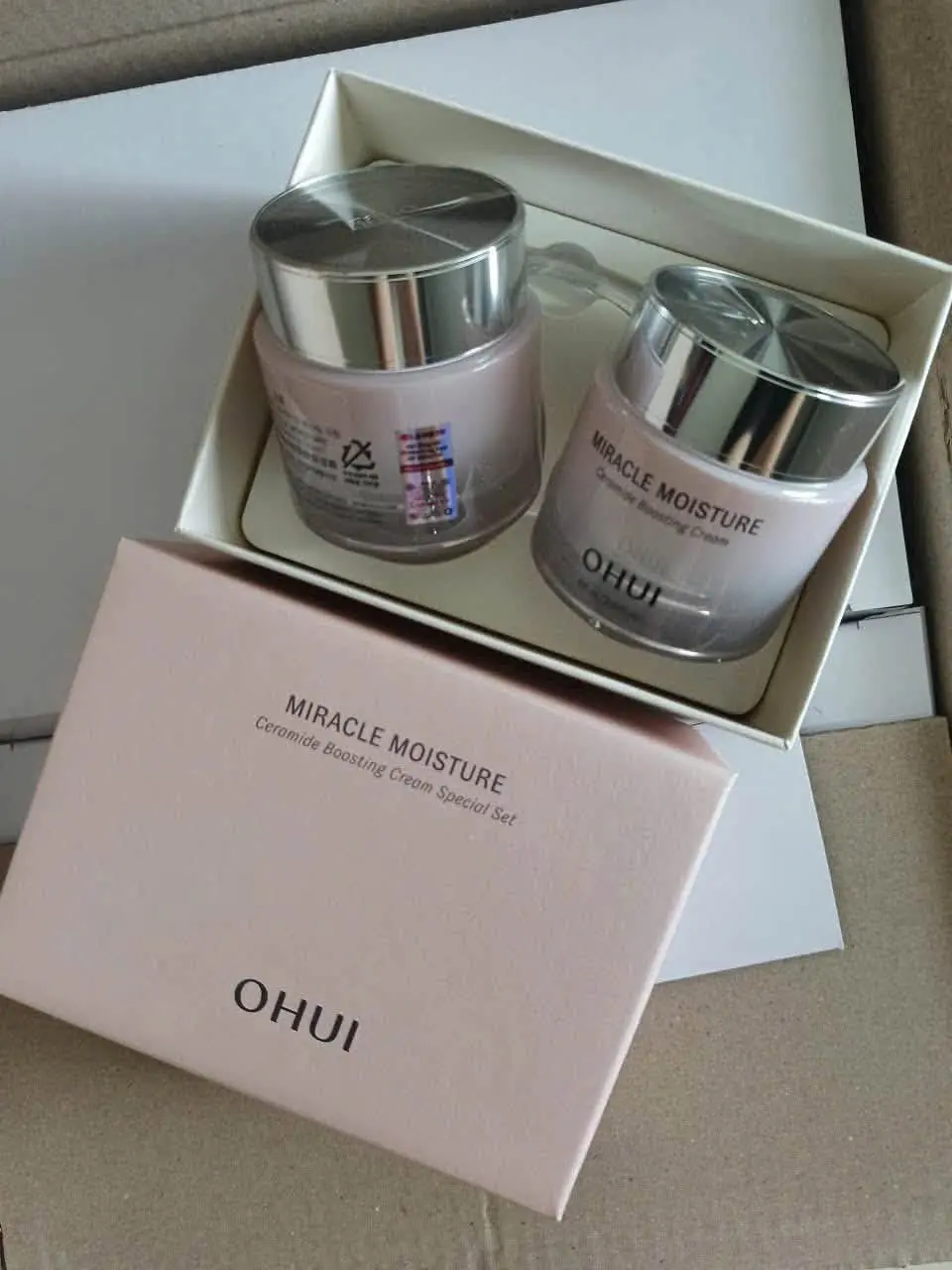 Bộ kem dưỡng Ohui Miracle Moisture Ceramide Boosting Cream 60ml x 2 Bộ kem dưỡng Ohui Miracle Moisture Ceramide Boosting Cream 60ml x 2 - Yêu Hàng Ngoại